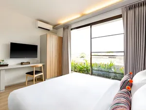 Góc làm việc trong không gian thoáng đãng tại Bích Động Hotel