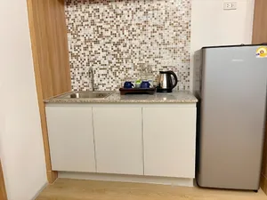 Khu vực mini bar và bếp nhỏ tiện nghi tại Bích Động Hotel