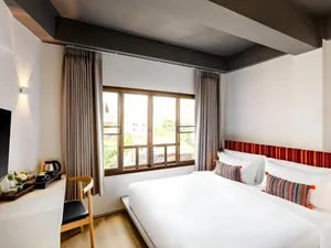 Phòng ngủ giường đôi cực lớn với view đẹp Ninh Bình