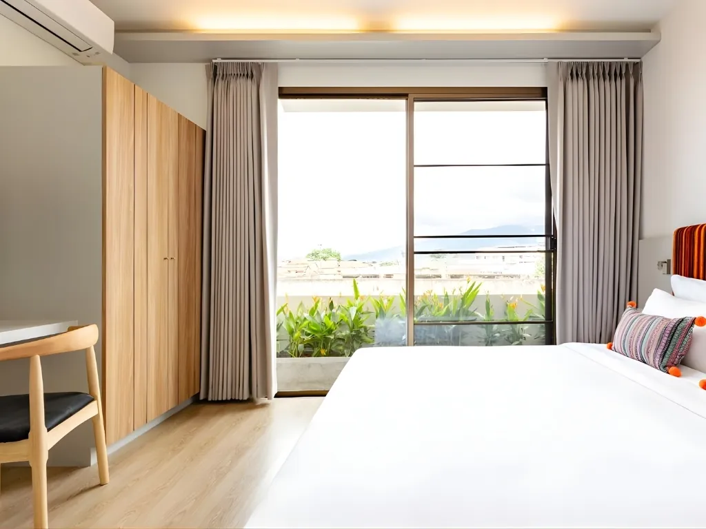 Ngắm nhìn khung cảnh núi non thiên nhiên thơ mộng của Ninh Bình ngay tại Bích Động Hotel